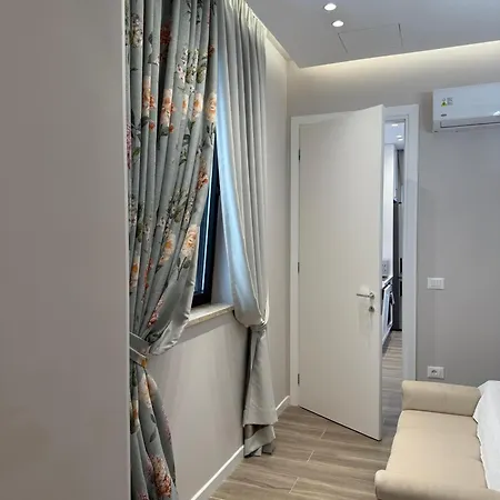 Turquoise Pool Side Thymus * Himare