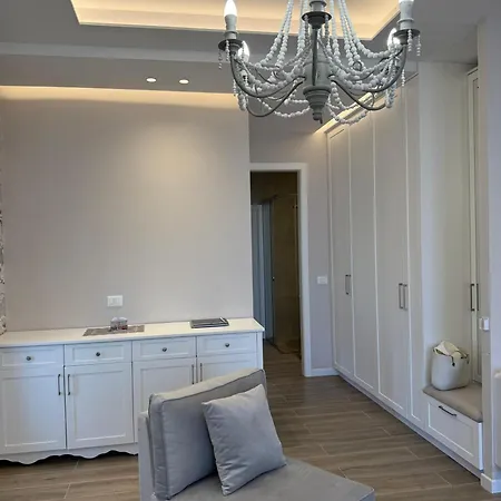 Turquoise Pool Side Thymus Appartamento