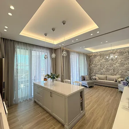 Turquoise Pool Side Thymus Appartamento