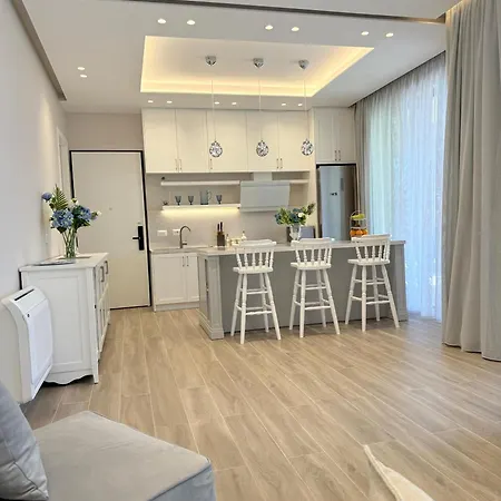 Turquoise Pool Side Thymus