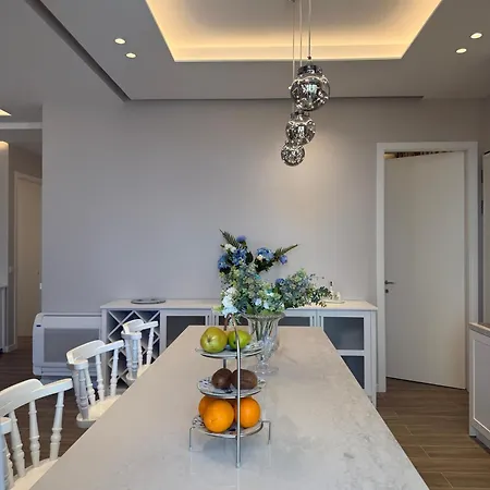 Turquoise Pool Side Thymus *