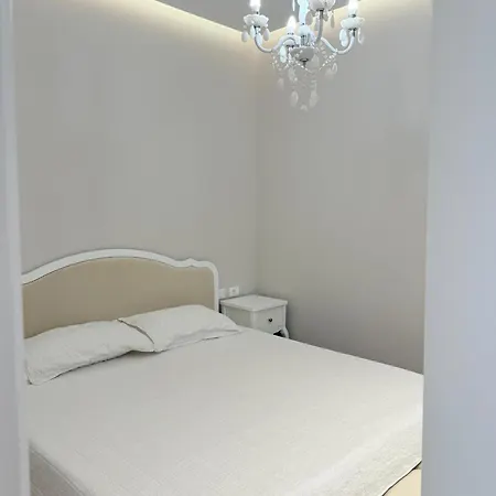 Turquoise Pool Side Thymus Appartamento *