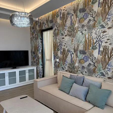 Turquoise Pool Side Thymus