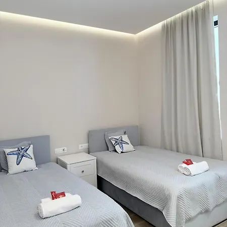 Appartamento Turquoise Pool Side Thymus Himare