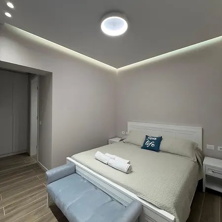 Turquoise Pool Side Thymus Himare