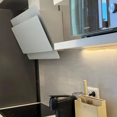 Turquoise Pool Side Thymus * Himare