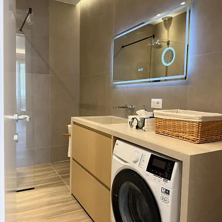 Turquoise Pool Side Thymus Appartamento