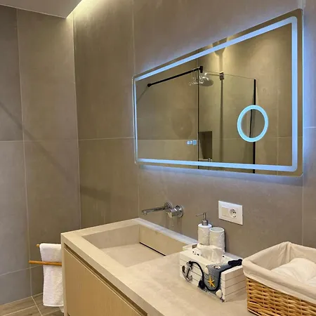 Turquoise Pool Side Thymus Appartamento *