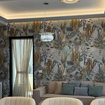 Turquoise Pool Side Thymus *