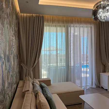 Appartamento Turquoise Pool Side Thymus Himare