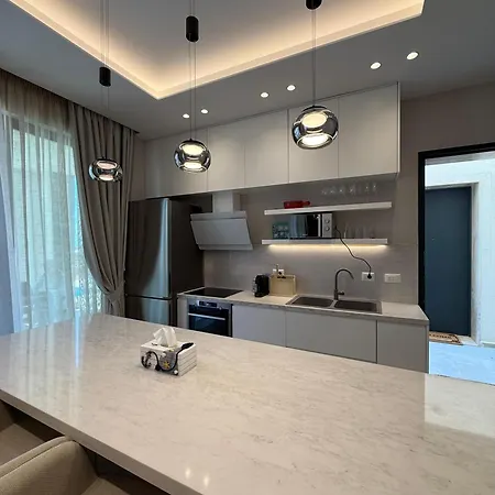 Turquoise Pool Side Thymus