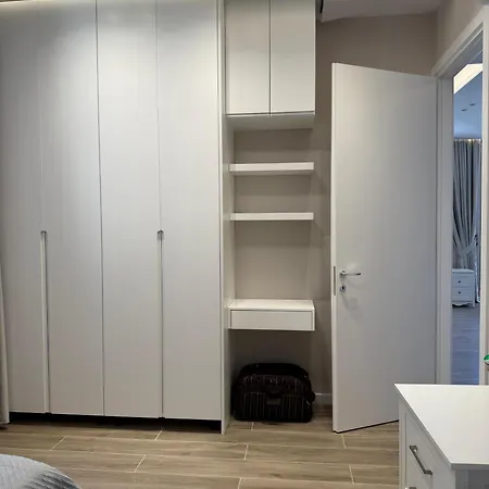 Turquoise Pool Side Thymus Himare