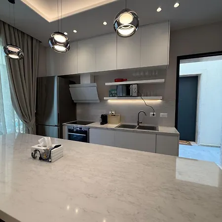 Turquoise Pool Side Thymus Appartamento *