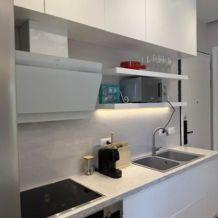 Turquoise Pool Side Thymus *