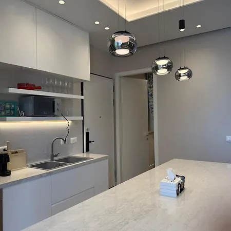 Turquoise Pool Side Thymus Appartamento *