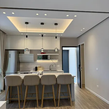 Turquoise Pool Side Thymus *