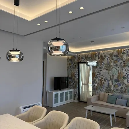 Turquoise Pool Side Thymus