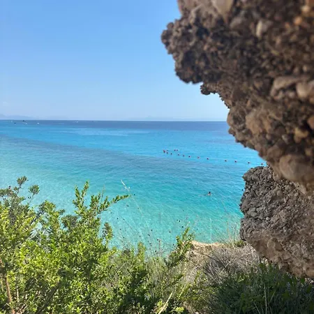 Turquoise Pool Side Thymus Appartamento